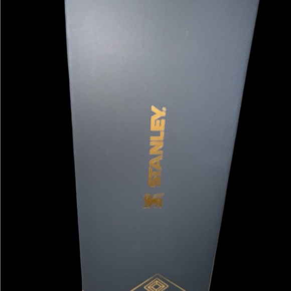 NIB Collectible Stanley 30 ounces flip straw with handle “Winterscape” design - Picture 4 of 11